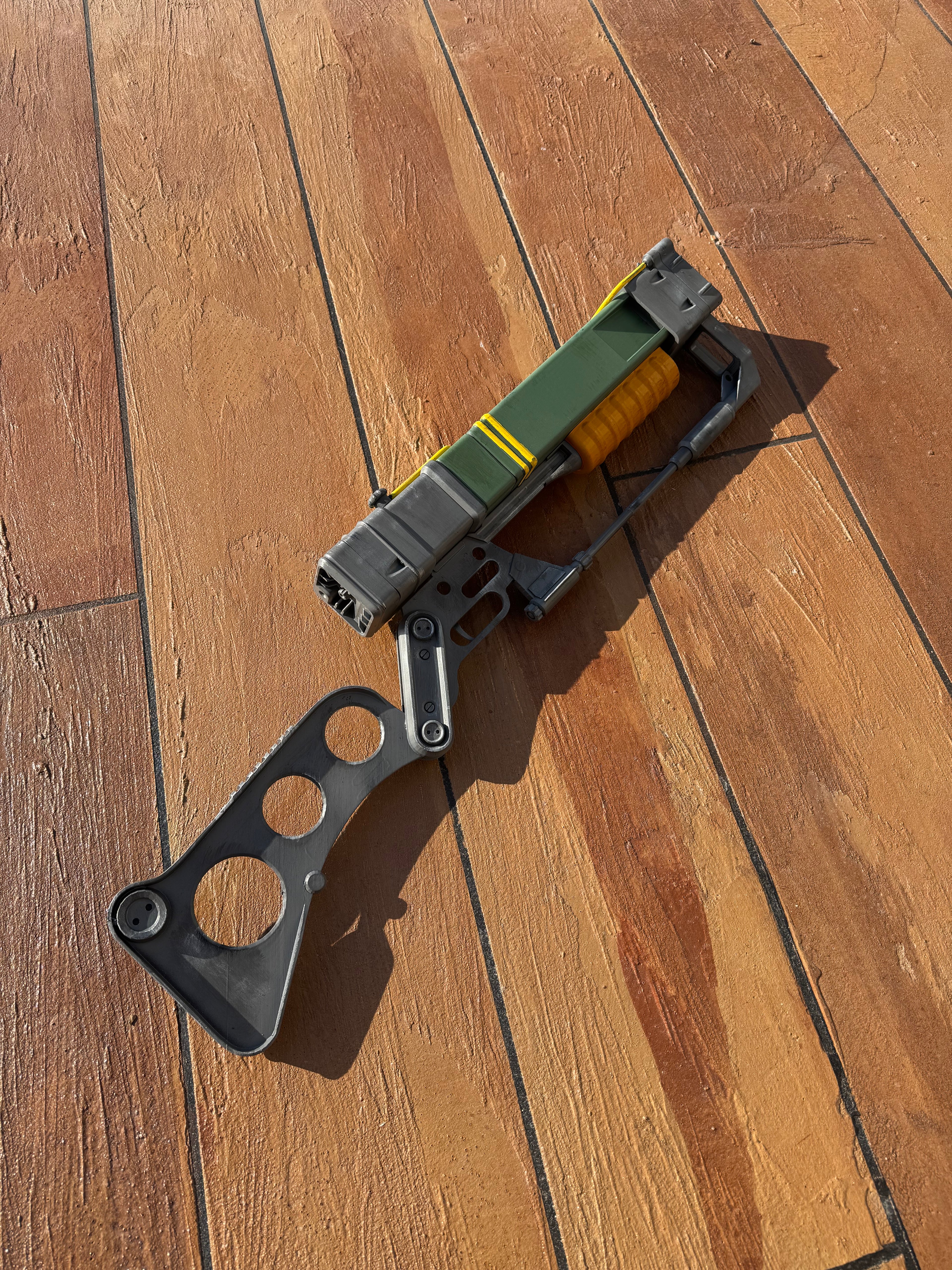 Fallout-Inspired Laser Rifle Prop